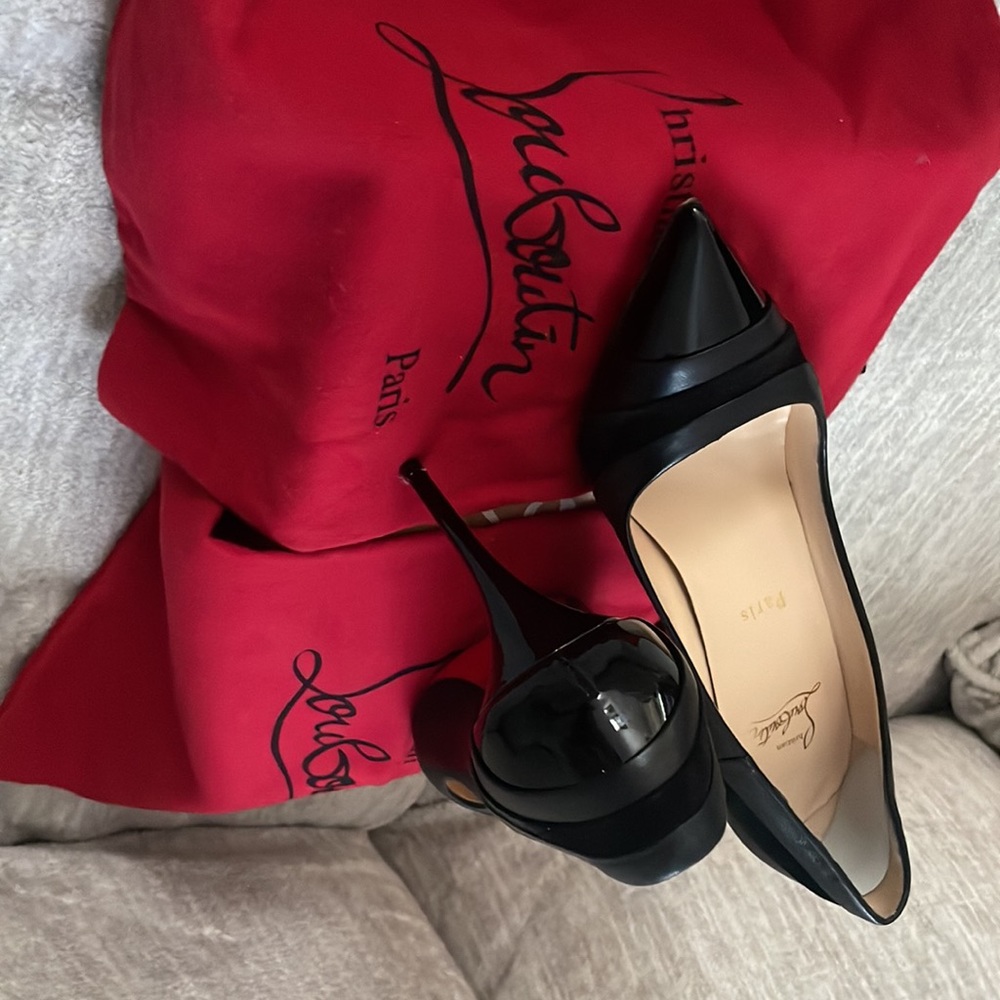 Size 40 Louboutin Shoes. - Picture 5 of 7